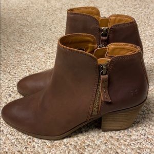 Frye Judith brown leather ankle boots